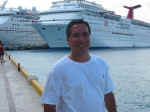 omar boat backdrop.jpg (44167 bytes)