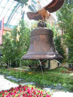 52bellagiogarden4.jpg (85710 bytes)